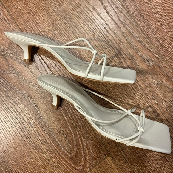 NWOT Mango Knots Heel Sandals in White - Picture 6 of 8